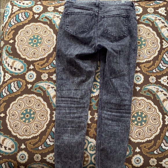 🖤 Old Navy High Wasted Button Fly Skinny Jeans 🖤 - Picture 2 of 4